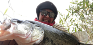 爆風からの吹雪！早春のメスバスを求めて白竜湖へ